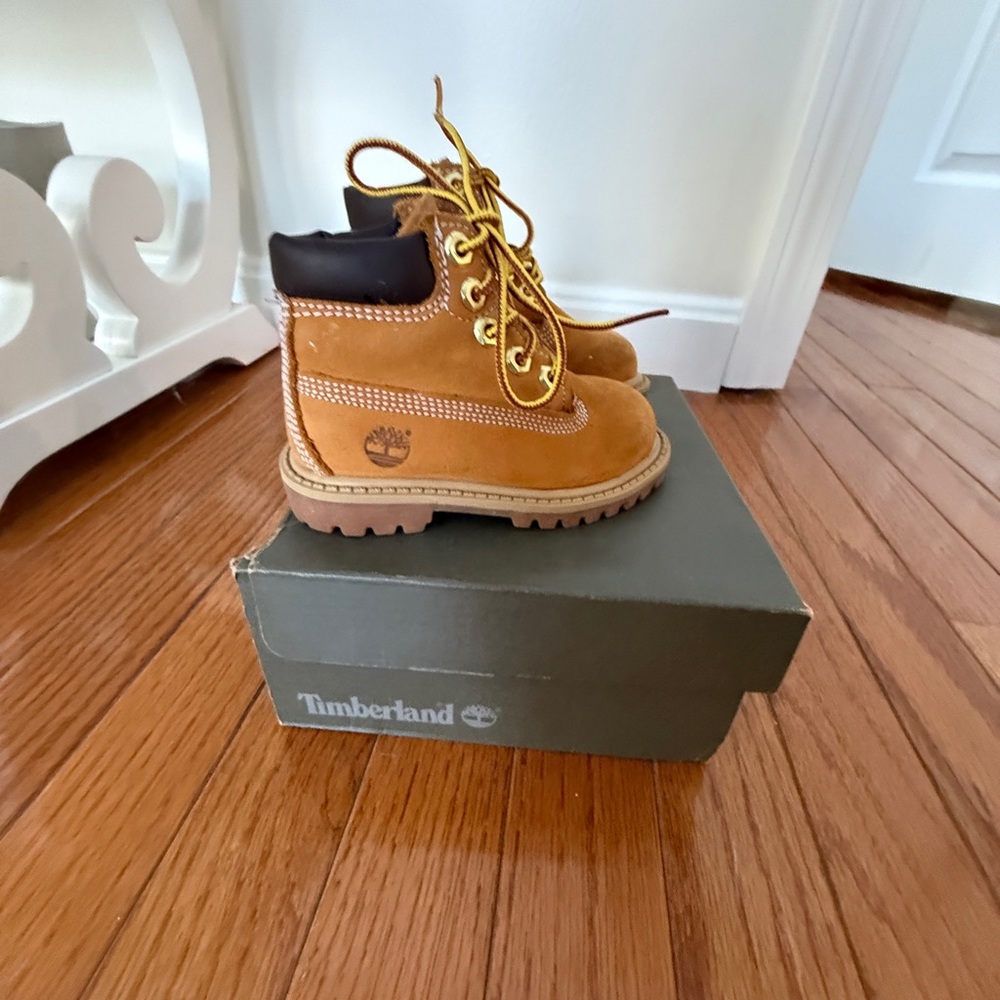 Timberland Tan Boots with Nubuck Leather and Padded Collar
